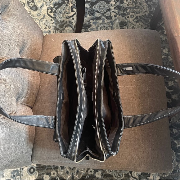 Perlina Leather Shoulder Bag - Picture 3 of 10